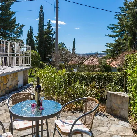 Διαμέρισμα House Lipert *